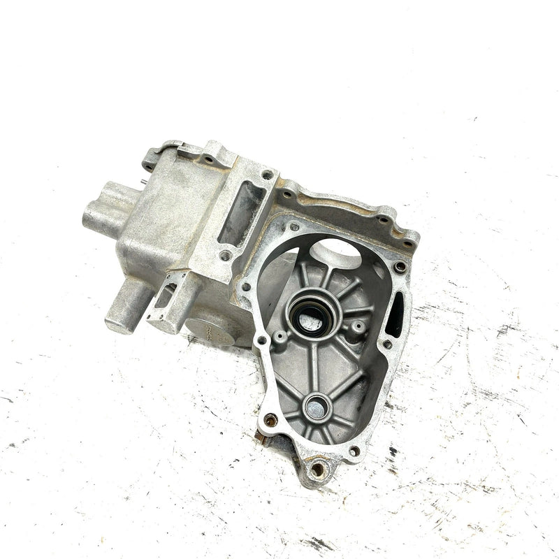 00-02 Polaris Magnum 325 4X4 OEM Main Transmission Case 3233902 AP202