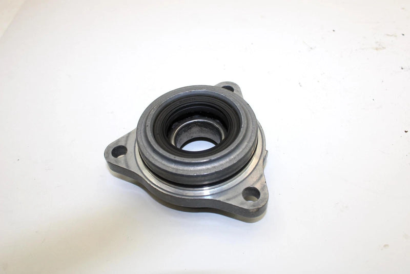 07 Yamaha Phazer Oem Chain Case Lower Bearing Housing 8GC-47633-00-00 Q1556