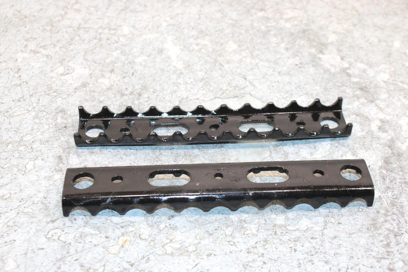 2001 Polaris Trail Boss Oem Footrest Cleat Pair 5242525-067 AP165