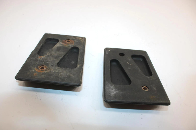 97 Yamaha Venture 600 Vt600a Oem Rear Footrest (Pair) 88T-27431-10-00 SY37