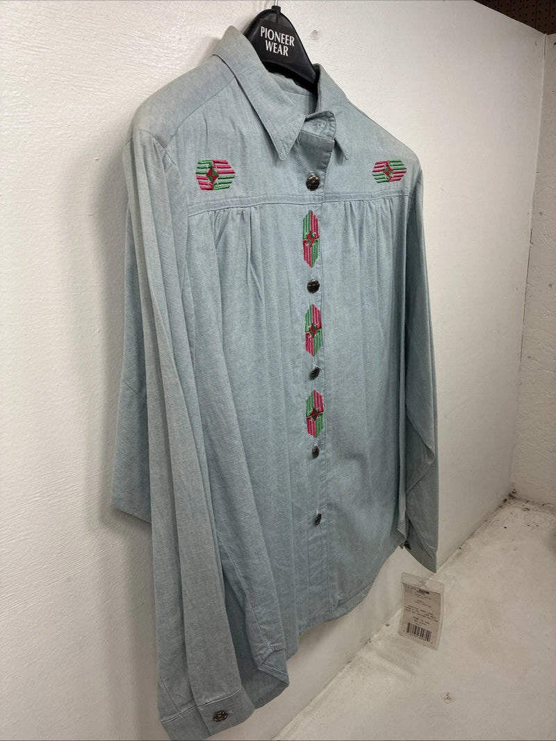 New Women’s Pioneer Wear Blue Designed Long Sleeve Button Up Size 10 YY-99