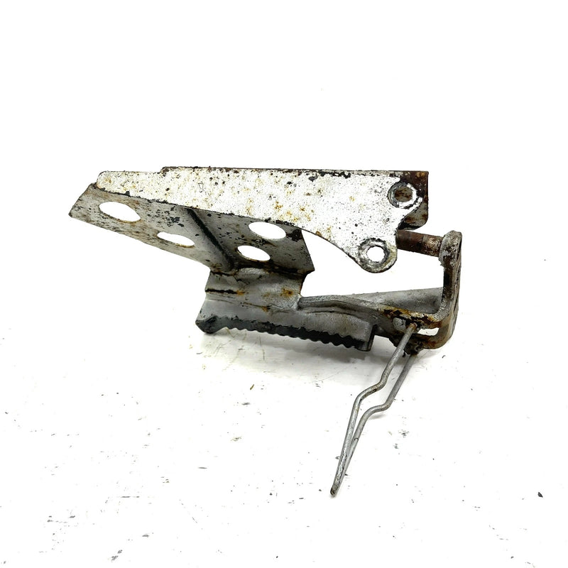 1990 Yamaha Moto 4 OEM Right Footrest 3HP-27421-00-00 AY51