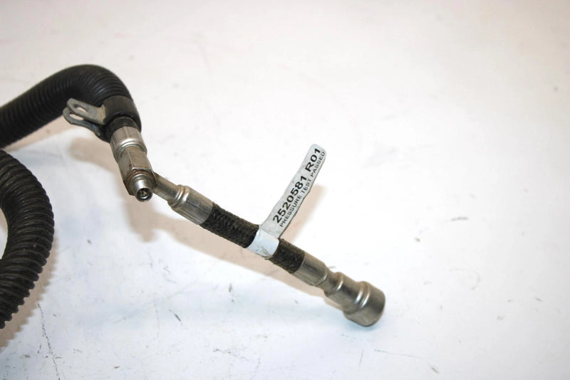 06 Polaris Fusion 900 Oem Fuel Rail 2520581 SP2