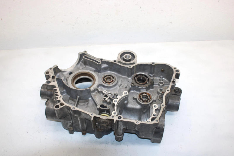 01 Yamaha  Kodiak  2wd Oem Crankcase Half 5HA-15100-00-00 AY29
