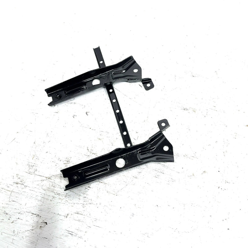 12 Yamaha Grizzly 550 YFM550 4x4 OEM Left Footrest Support 1HP-F7452-00-00 AY65
