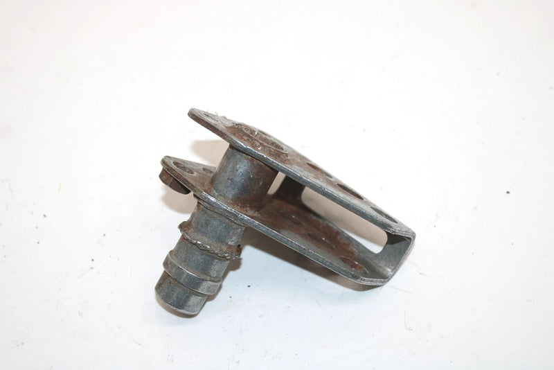 Yamaha Enticer 340 Deluxe Oem Right Side Skid Rail Bracket 8E3-47464-00-00 SY129
