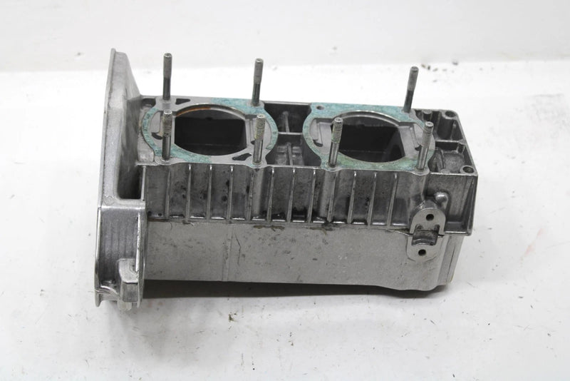 1987 Yamaha Srv Oem Crankcase Assembly 8H8-15109-08-00 SY131