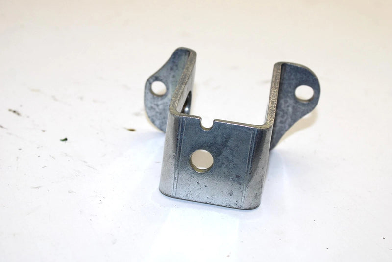 1999 Yamaha Vmax 500 Oem Front Upper Left Motor Mount 8CR-21415-00-00 Q1531