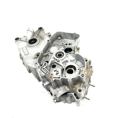 87-93 Suzuki Quadrunner 4WD LT4WD OEM Crankcase 11301-19862 AS40