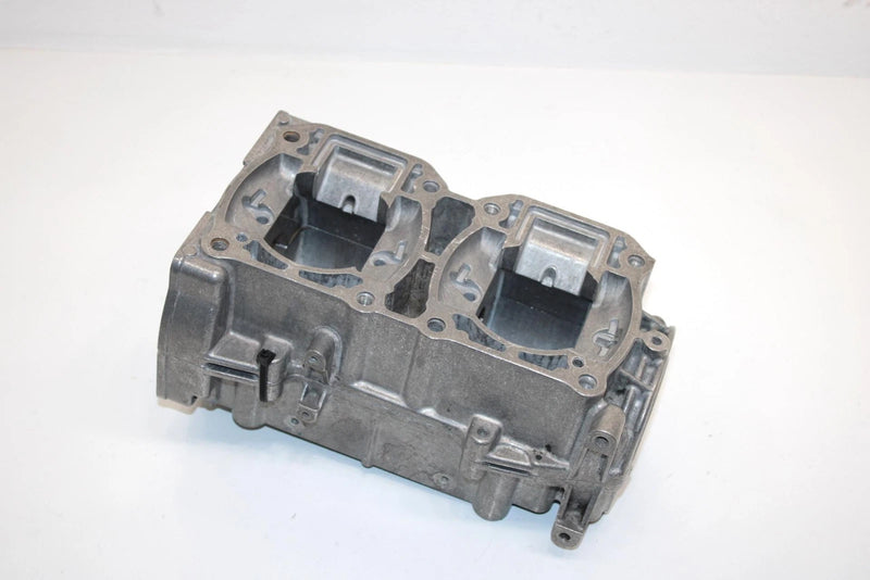 11 Polaris 550 Iq Shift Oem Crankcase W/Out Studs 3089225 SP88