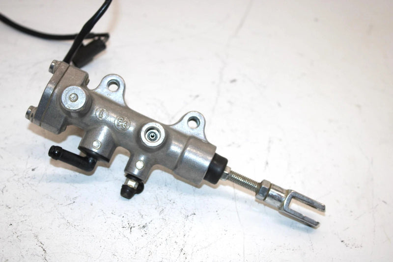 14 Can-am Outlander Max 400 Efi Oem Rear Brake Master Cylinder 705600255 AB6