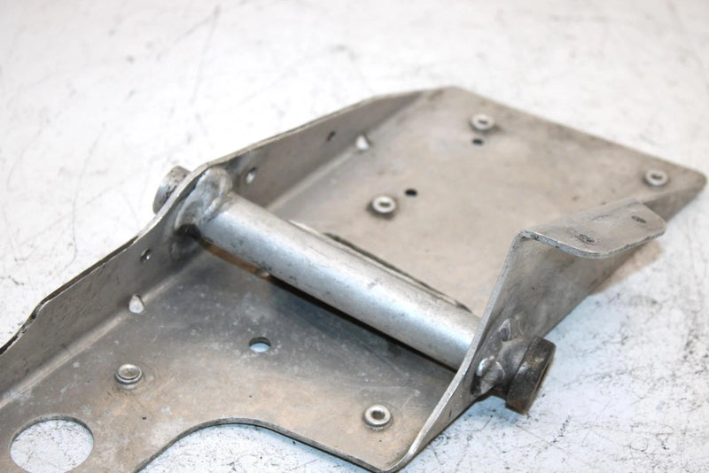 07 Polaris Supersport Edge Oem Left Trailing Arm Mount 2202059 Q5155