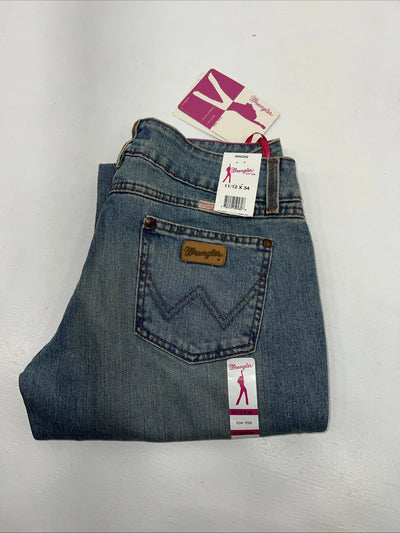 New Women’s Wrangler Low Rise Light Wash Denim Jeans. 11/12x34 P-10