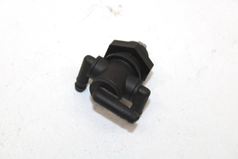 2005 Polaris Trail Boss 330 Oem 3-Way Petcock Valve 7052161 Q3321