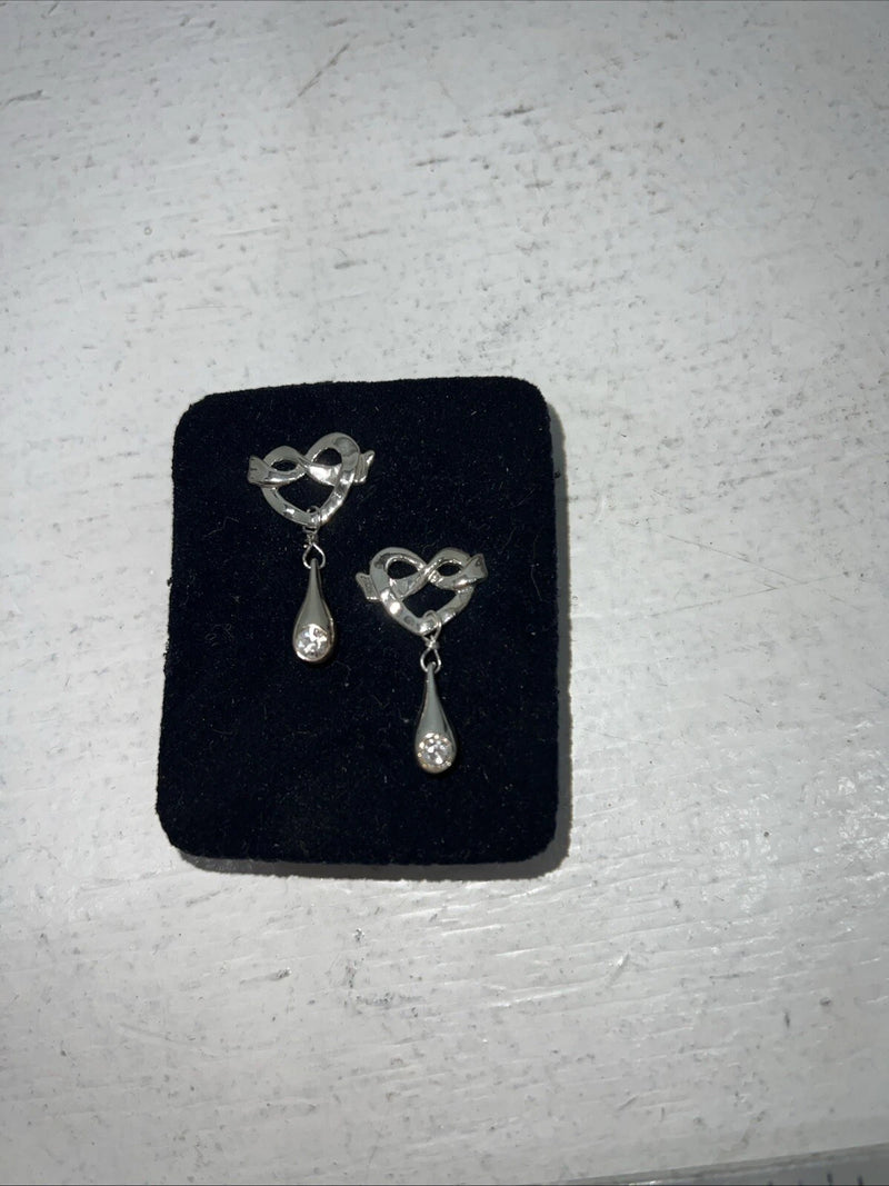 New Women’s Montana Silversmiths Silver Ribbon Heart With Dangle. ER60903 A-46