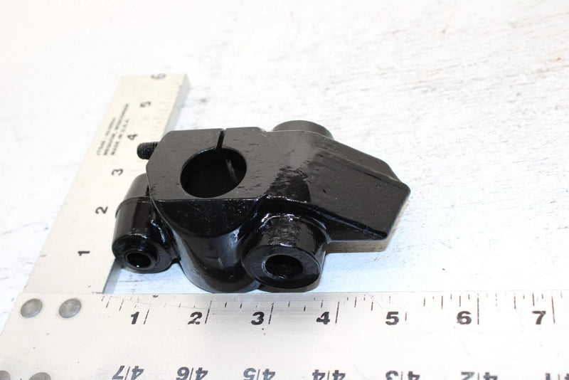 1995 Yamaha Vmax 500 Oem Left Front Suspension Bracket 84M-2376E-00-00 SY34