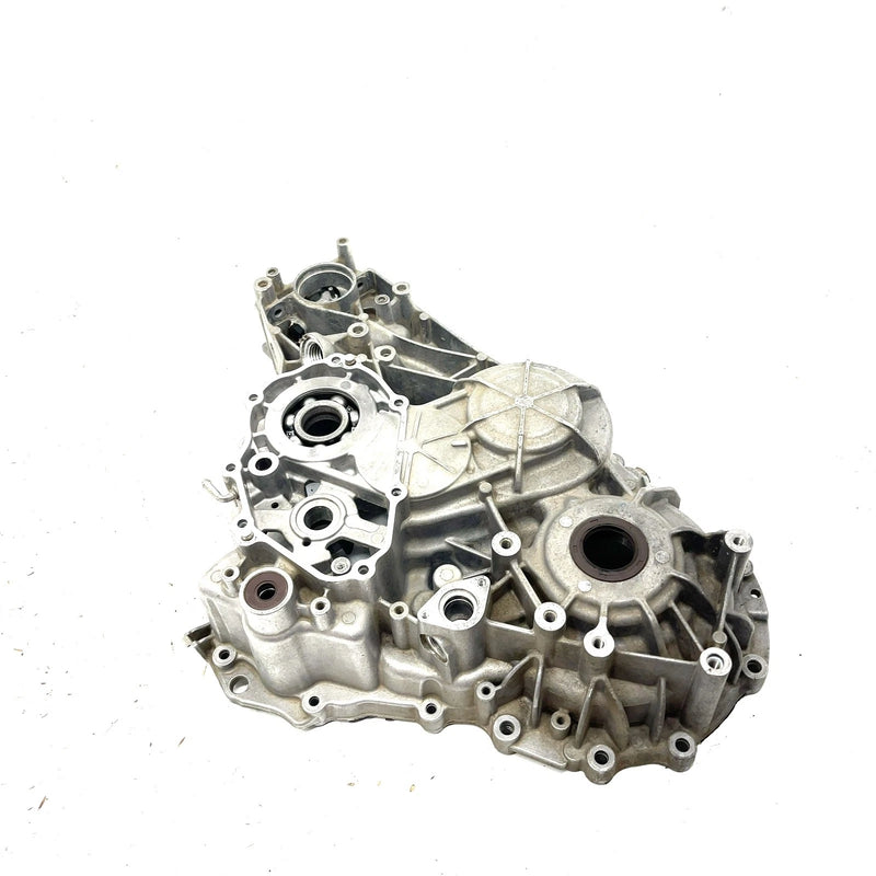 21-22 Can-Am Defender HD10 OEM Gearcase Half 420686804 XB0.1